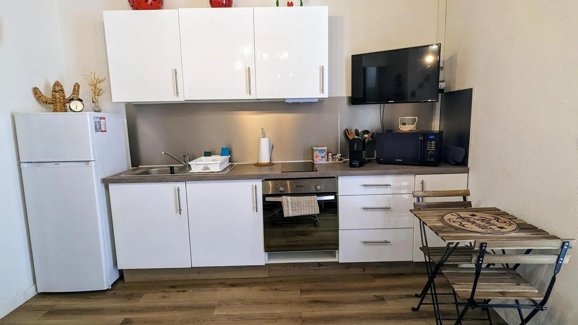 Appartement Cosy Proche Du Port contacts
